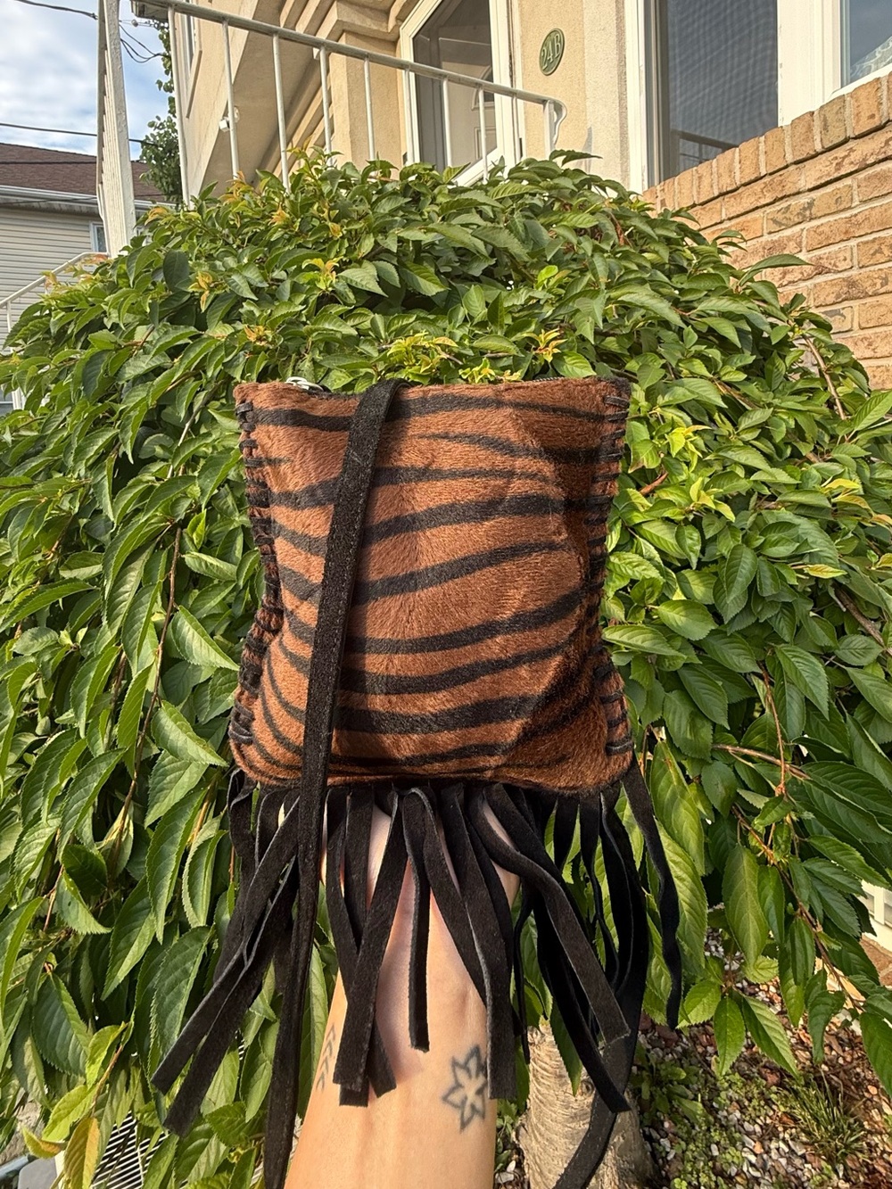 Fossil Vintage Y2K Zebra Print Fringe Crossbody Bag Brown Boho Festival Purse - Picture 1 of 5